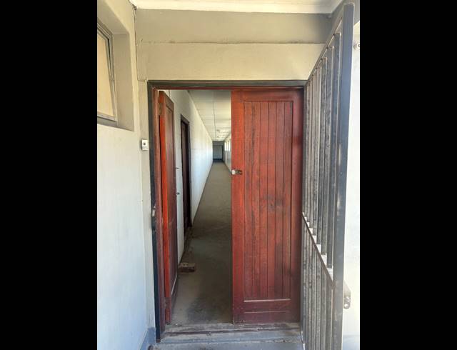 339M² WAREHOUSE TO LET IN BLACKHEATH INDUSTRIAL